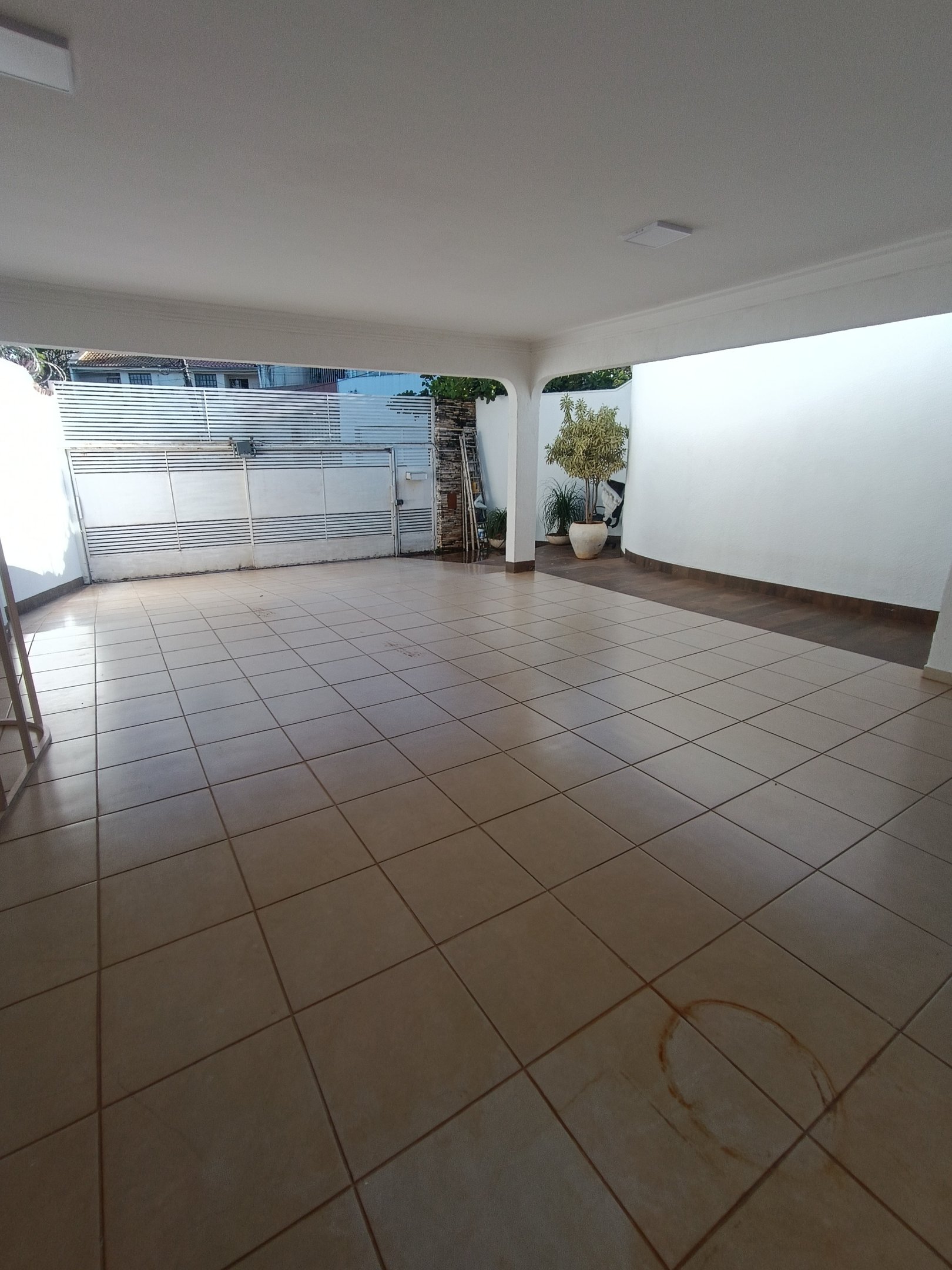 1747956394391-Awv8BgNaXri2Q6zB